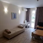 Apartmán B022 With A Large Terrace And Direct Access To The Sea