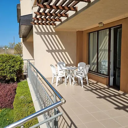 Apartmán B022 With A Large Terrace And Direct Access To The Sea