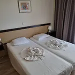 B022 With A Large Terrace And Direct Access To The Sea * Obsor