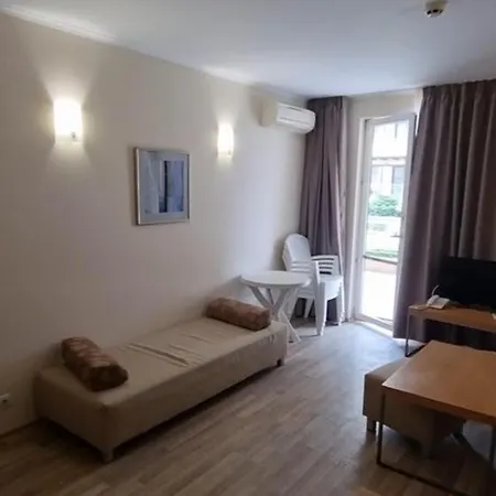 Apartament B022 With A Large Terrace And Direct Access To The Sea