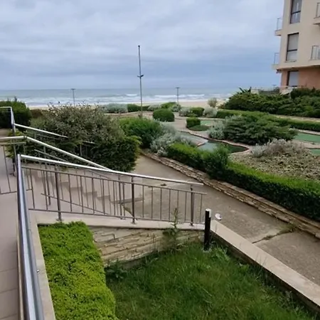 Apartment With A Large Terrace And Direct Access To The Sea