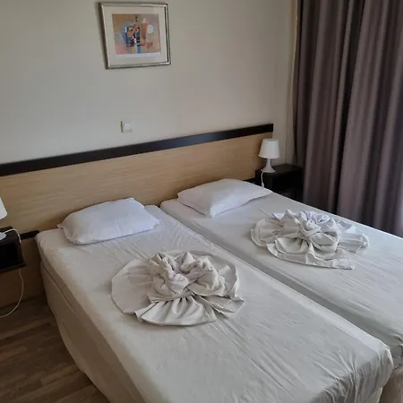 B022 With A Large Terrace And Direct Access To The Sea * Obzor