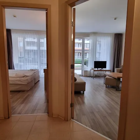 アパート B022 With A Large Terrace And Direct Access To The Sea *