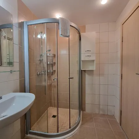 B022 With A Large Terrace And Direct Access To The Sea アパート オブゾー