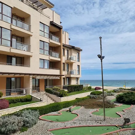 B022 With A Large Terrace And Direct Access To The Sea *