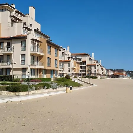 B022 With A Large Terrace And Direct Access To The Sea Apartament *