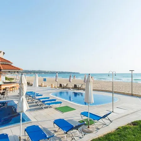 B022 With A Large Terrace And Direct Access To The Sea * Obzor